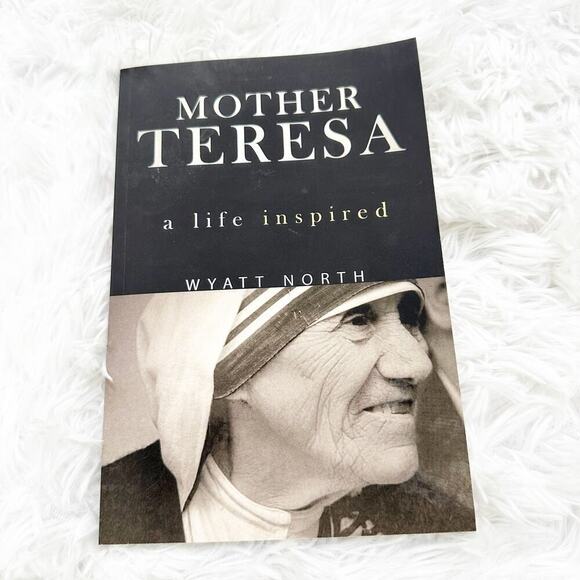 Mother Teresa A Life Inspired Wyatt North Paperback Book - Picture 3 of 5
